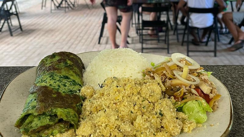 Prato servido no restaurante Sabores do Quilombo, na Casa da Farinha, em Ubatuba